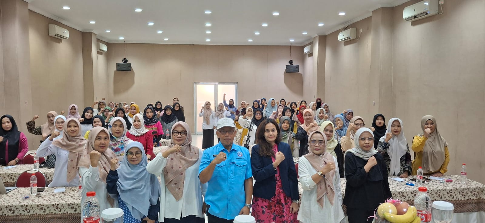 Pelatihan Digital Marketing dan Pengelolaan Keuangan bagi Perempuan Pelaku Usaha