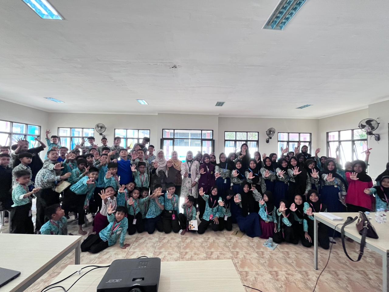Sosialisasi dan Edukasi Kesehatan Reproduksi Remaja, Perlindungan Diri, dan Pencegahan Kekerasan Seksual di SRT 37 Kota Serang