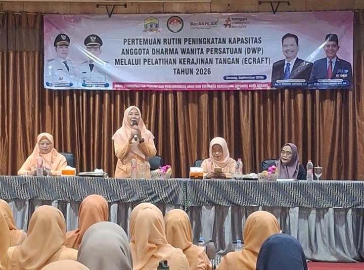 Pertemuan Rutin Peningkatan Kapasitas Anggota DWP melalui Pelatihan Kerajinan Tangan